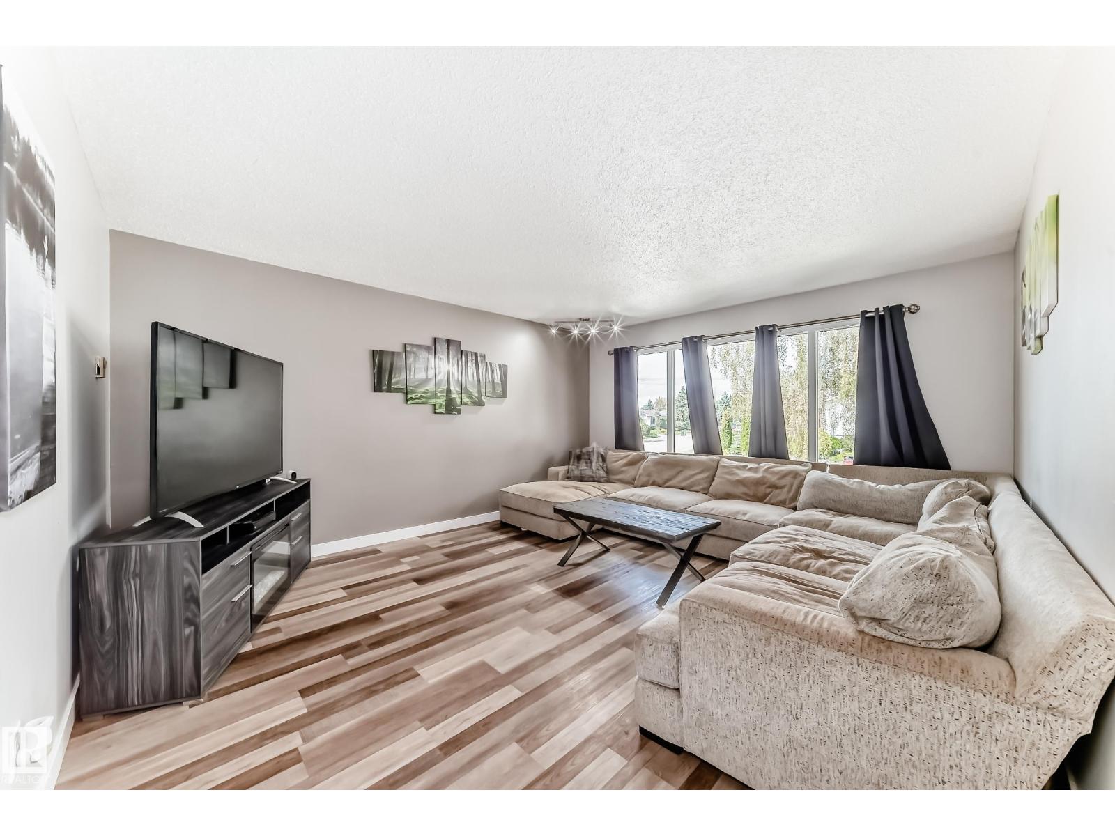8803 16 AV NW