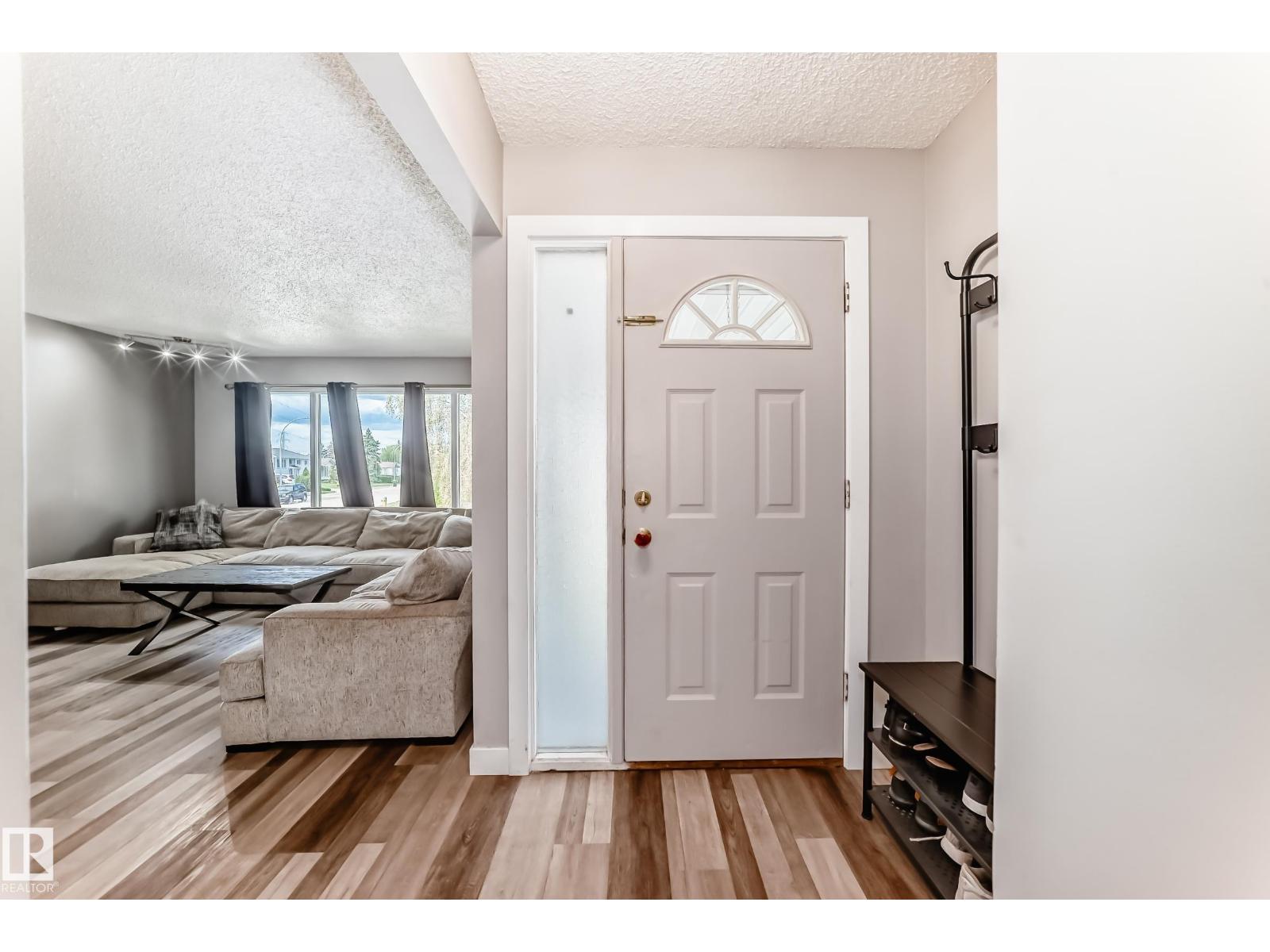 8803 16 AV NW
