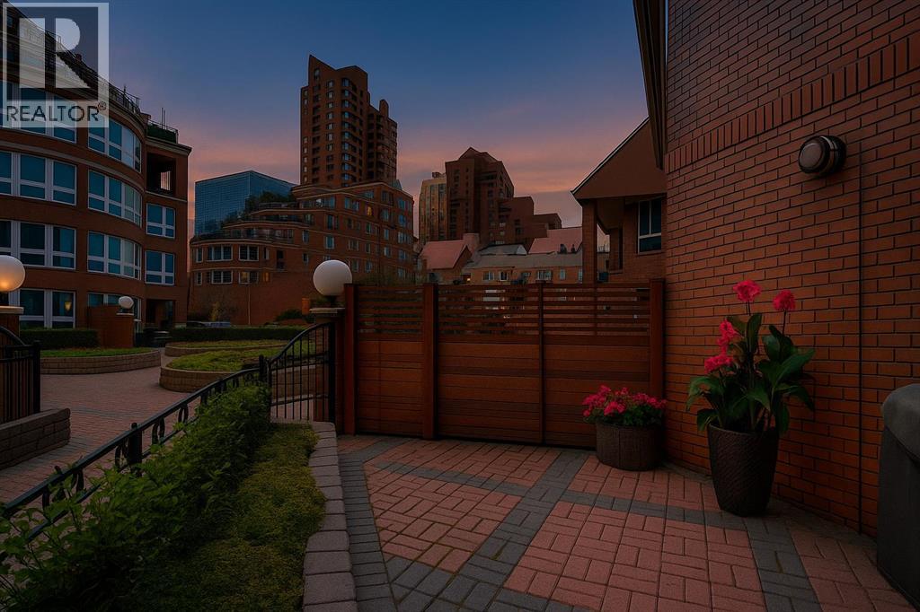 5206, 400 Eau Claire Avenue SW