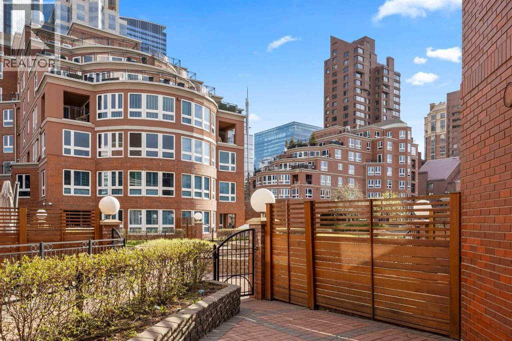 5206, 400 Eau Claire Avenue SW