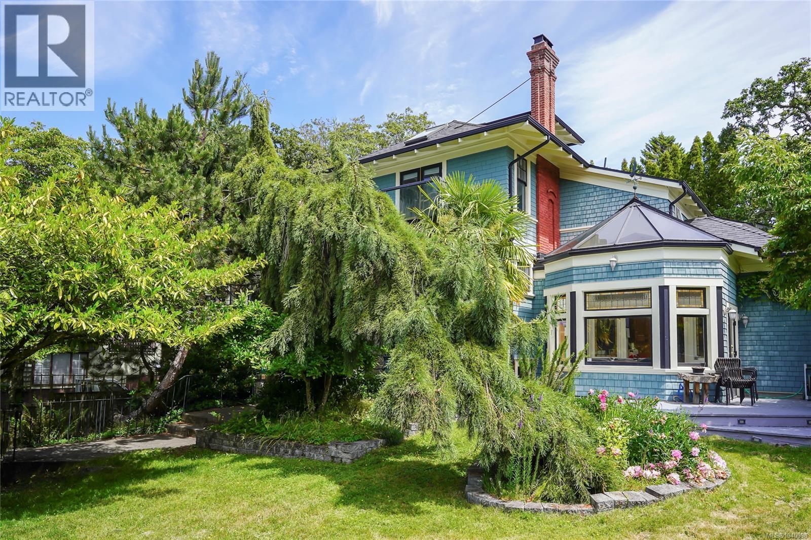 1377 Rockland Ave