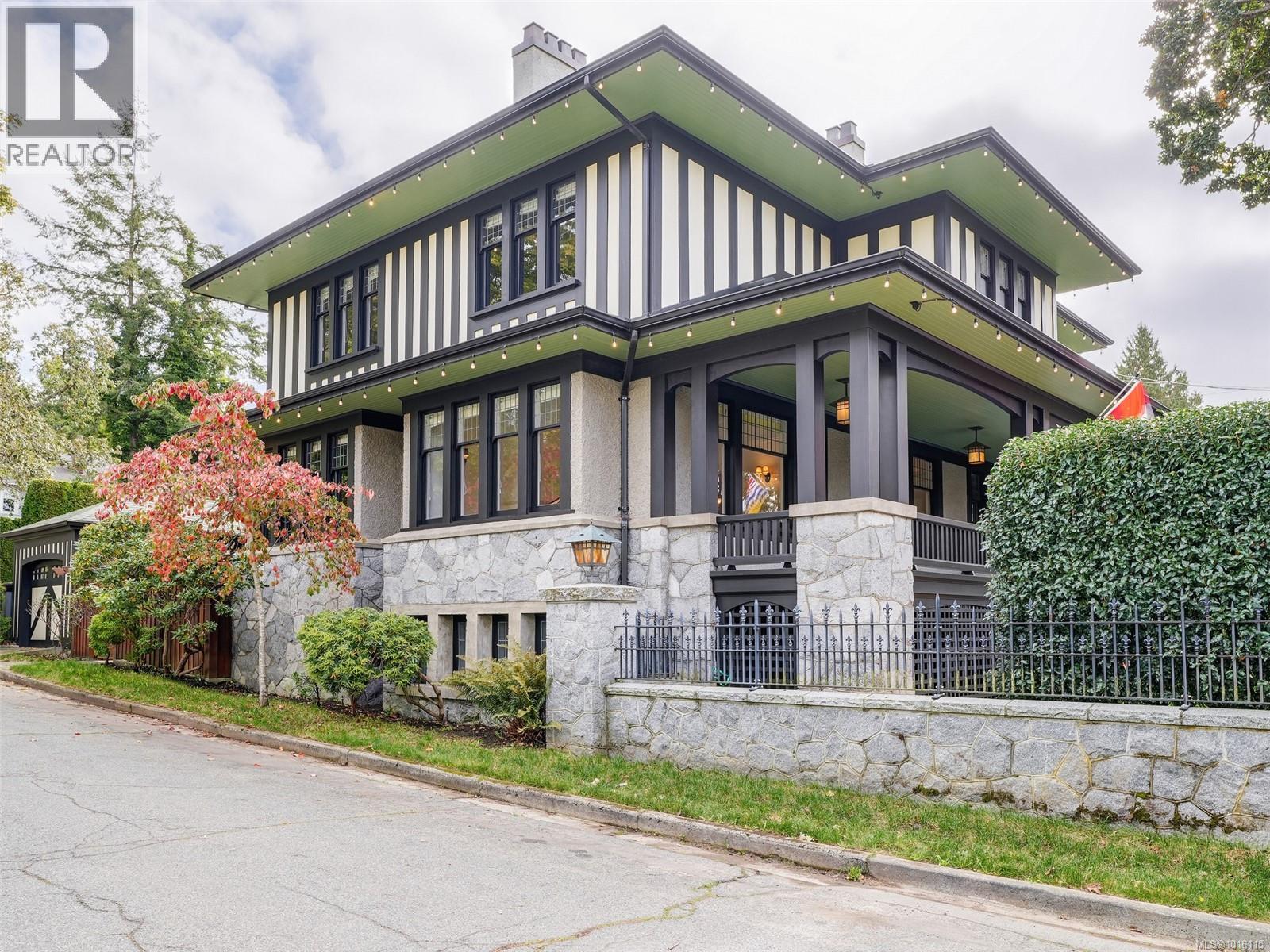 943 St. Charles St