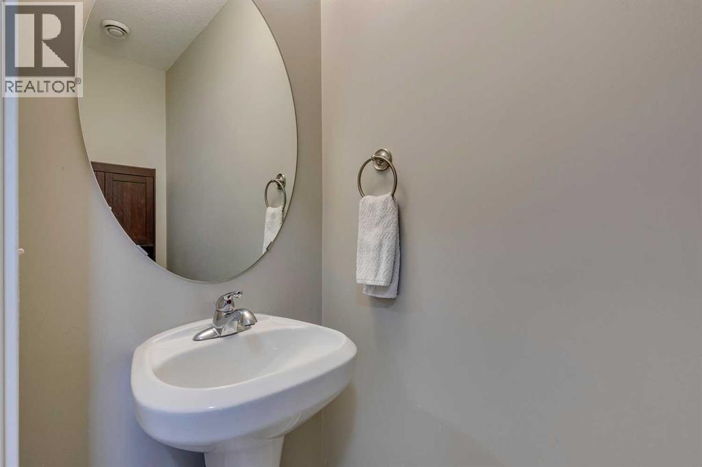 43 Sunrise Crescent NE