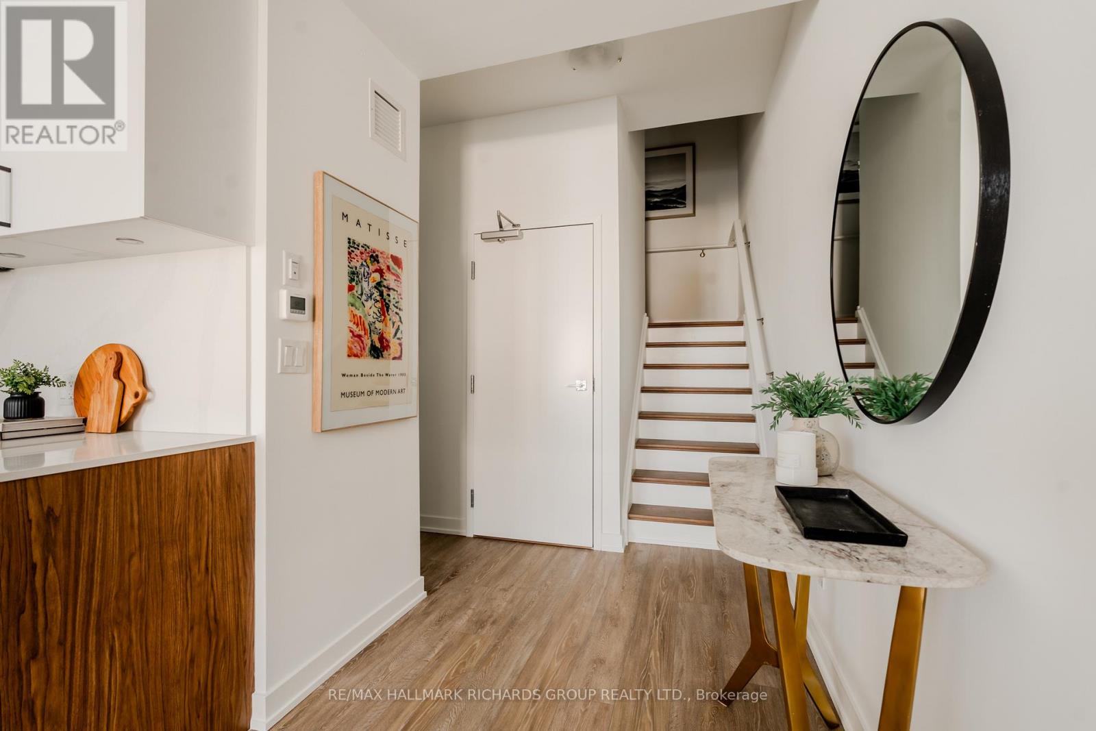 35 - 35 BIRCHCLIFF AVENUE