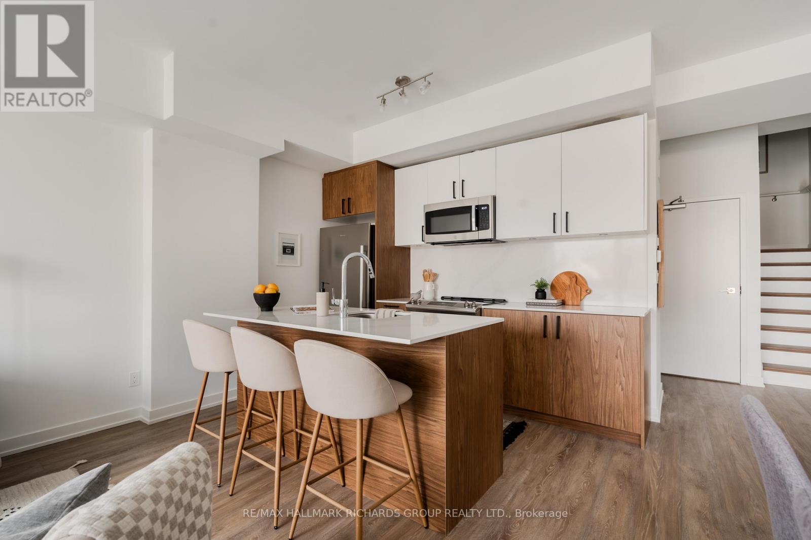 35 - 35 BIRCHCLIFF AVENUE