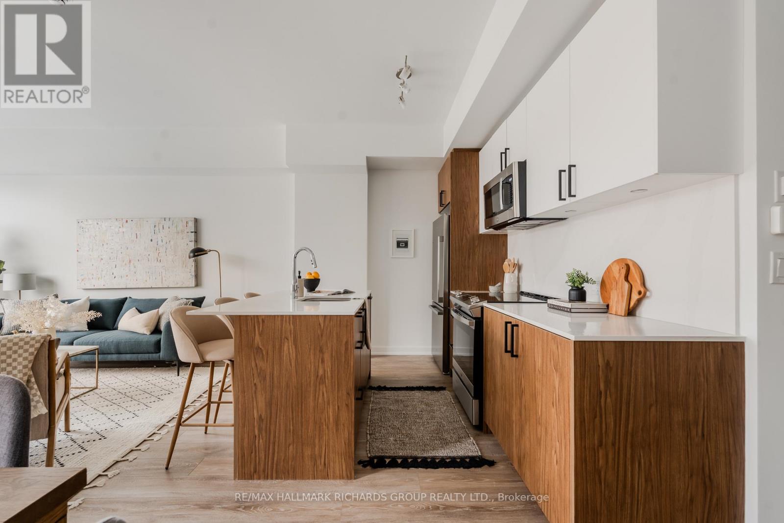 35 - 35 BIRCHCLIFF AVENUE