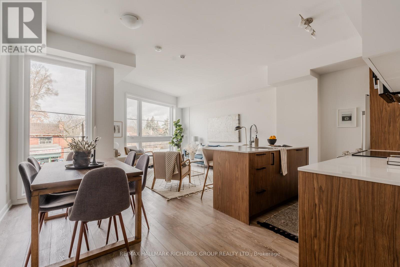 35 - 35 BIRCHCLIFF AVENUE