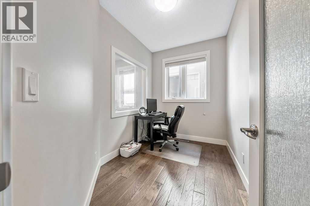 82 Panton View NW