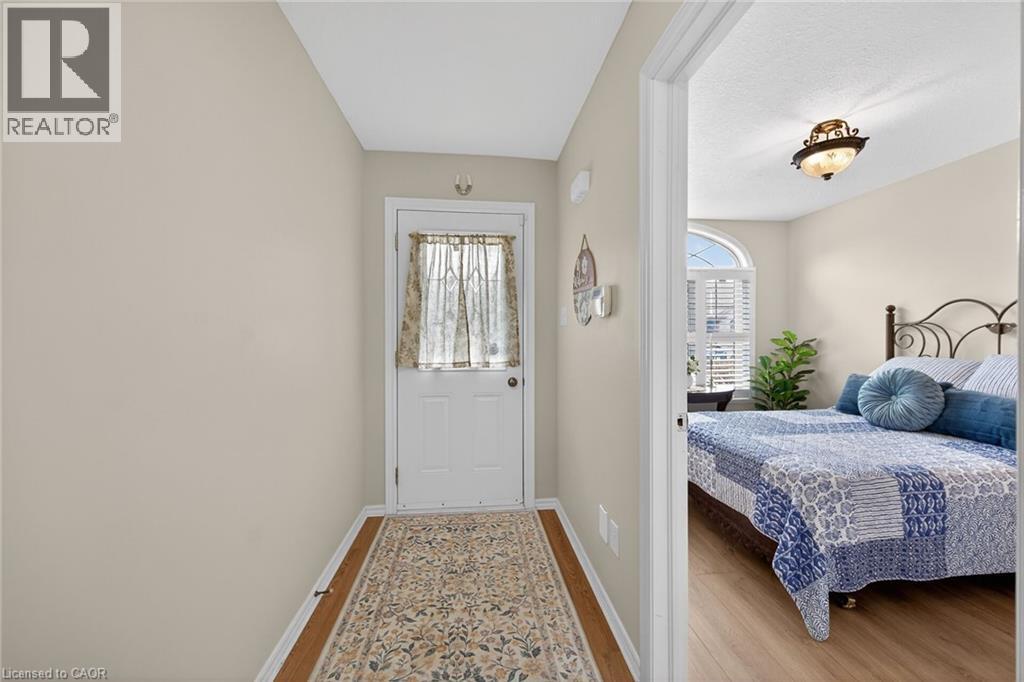 510 QUEENSWAY Street W Unit# 33