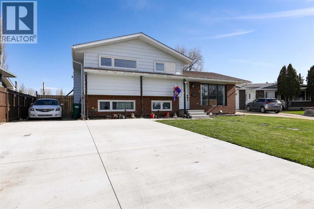 97 Laval Court W