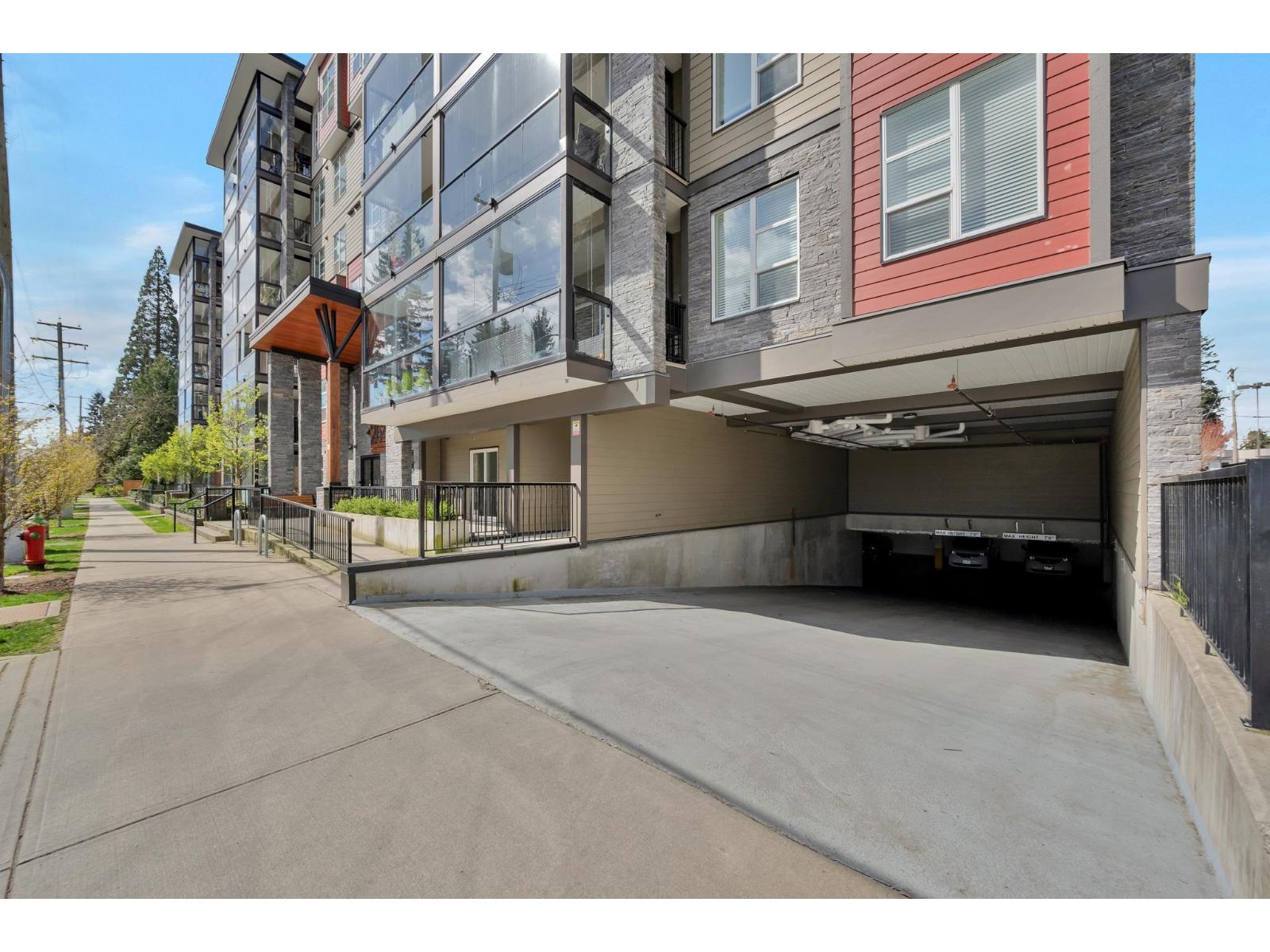 302 2649 JAMES STREET