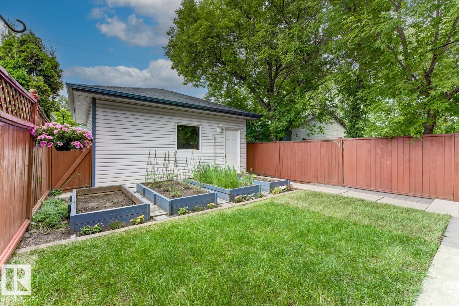 10728 71 AV NW