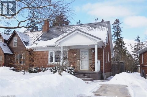 44 GARDEN Avenue Kitchener ON N2M1E6