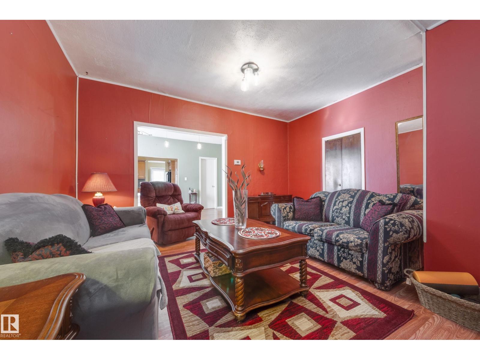 12126 39 ST NW