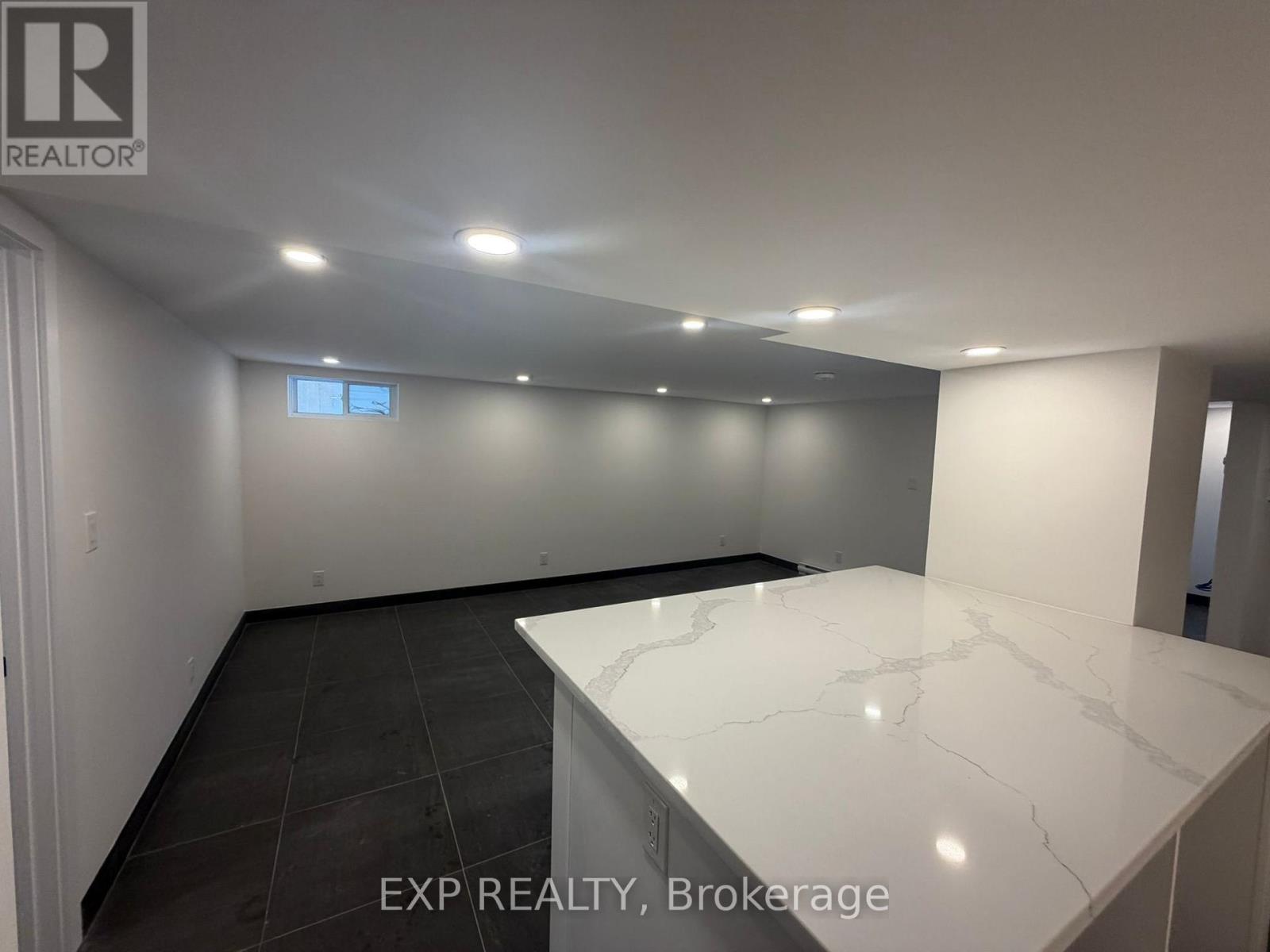 3 - 813 NORTON AVENUE