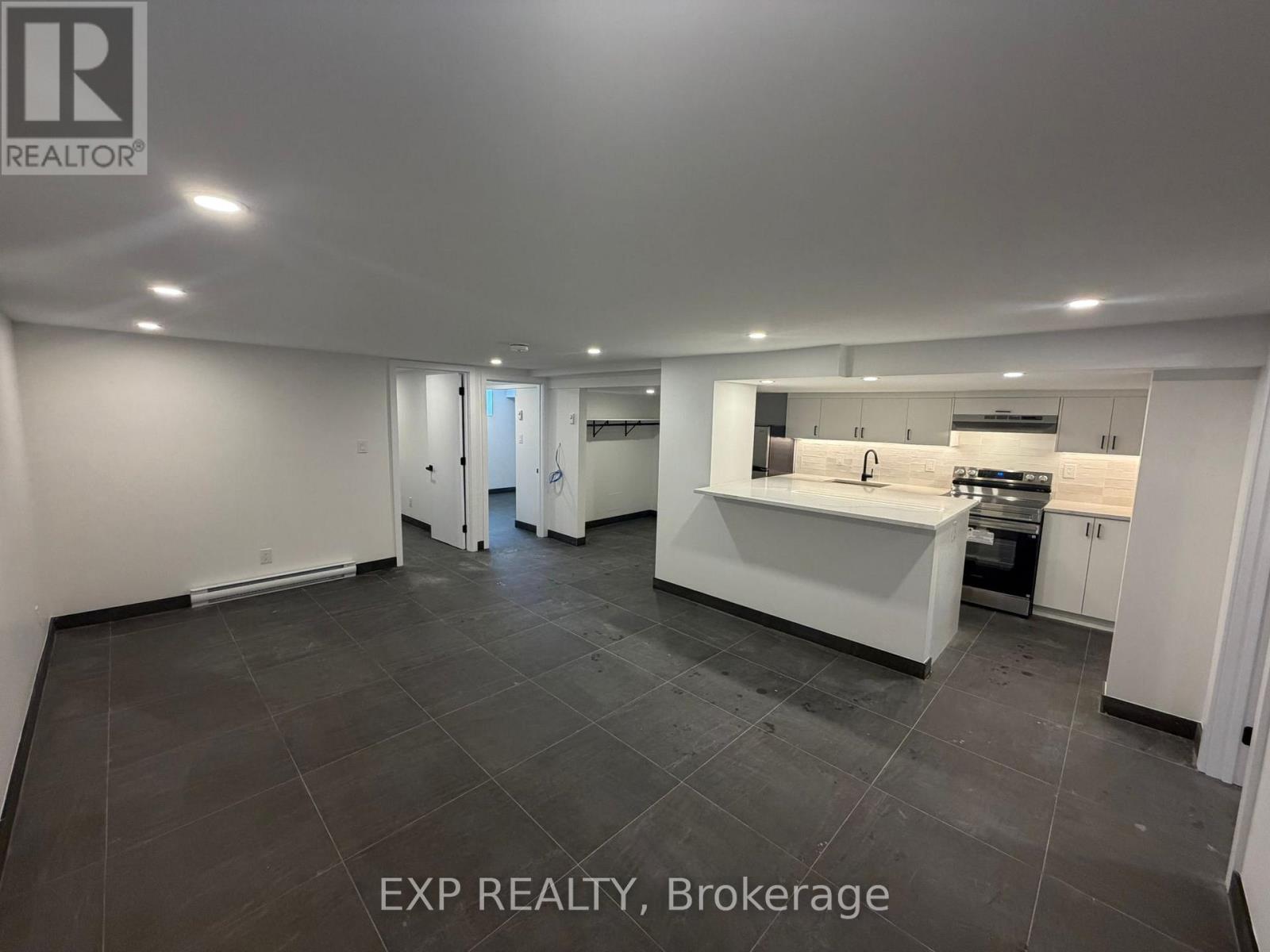 3 - 813 NORTON AVENUE