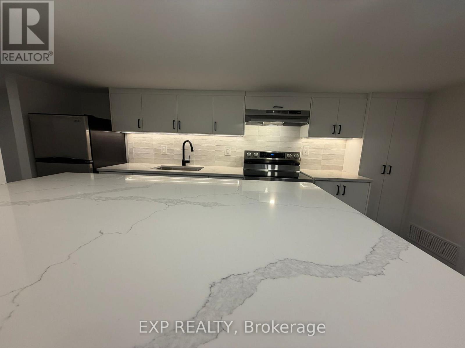 3 - 813 NORTON AVENUE