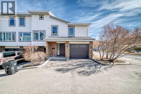 226 Coachway Lane SW Calgary AB t3h2v9