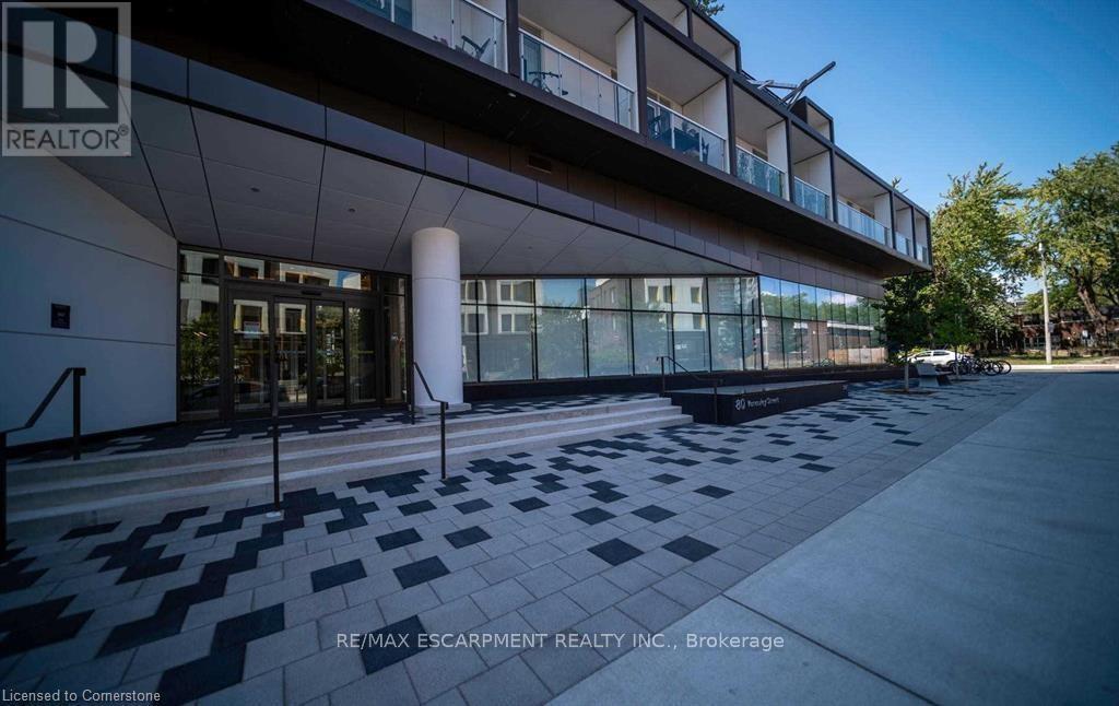 120 - 80 VANAULEY STREET