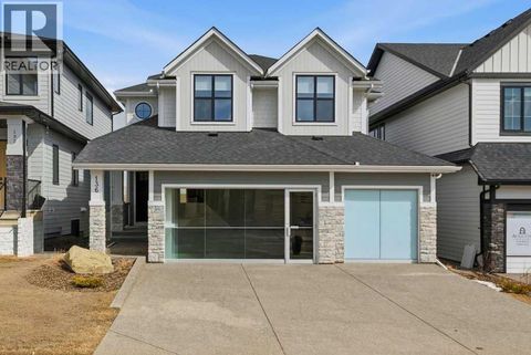 136 Creekstone Hill SW Calgary AB T2X5G6