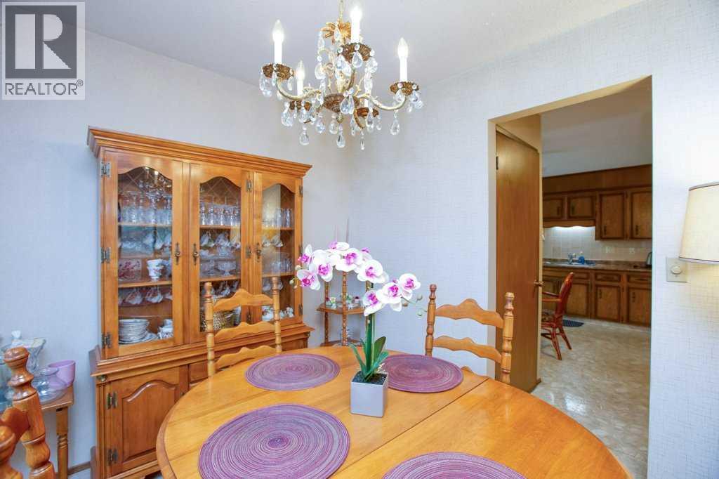 307 Silverthorn Way NW