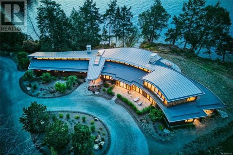 3200 Clam Bay Rd Pender Island BC V0M2M1