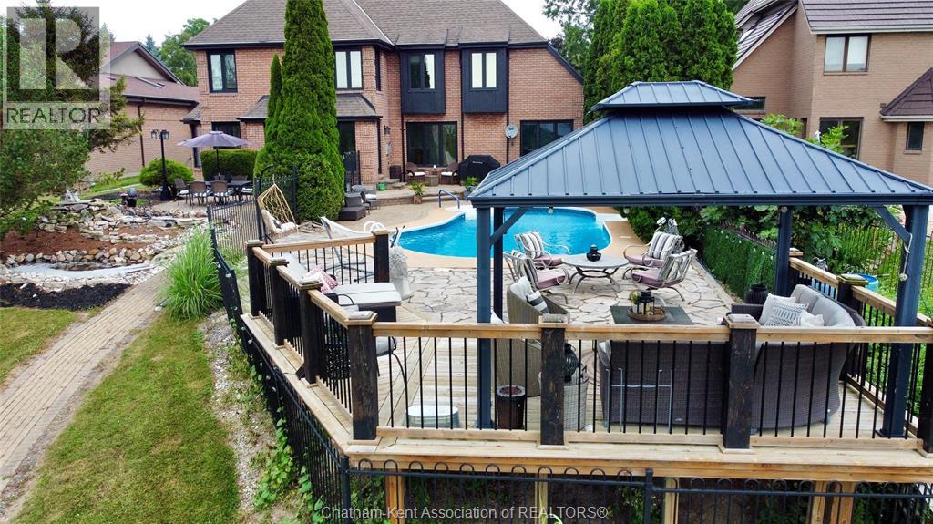 932 GRAND AVENUE West