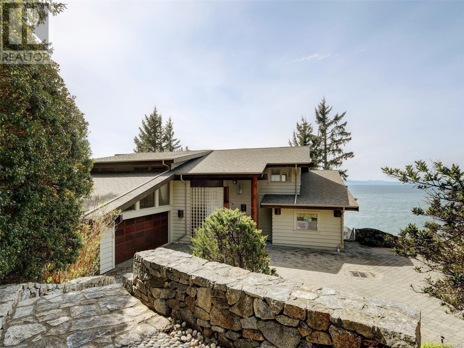 2588 Seaside Dr