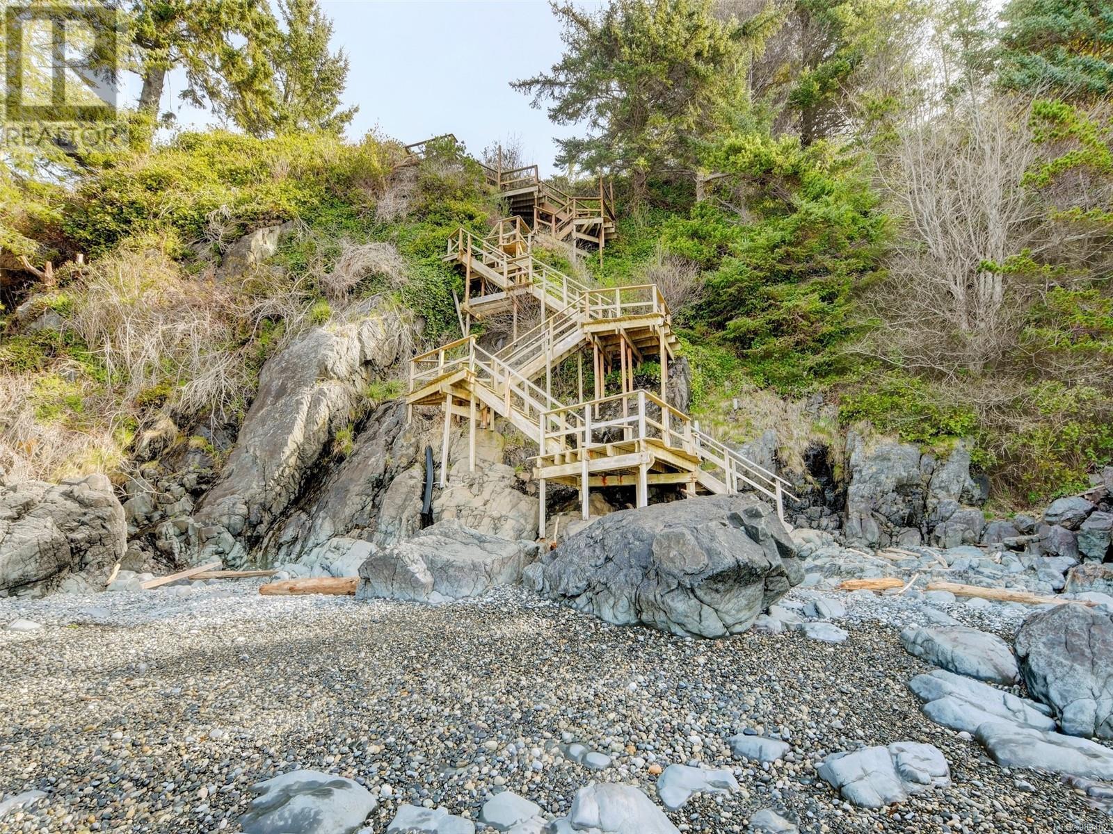 2588 Seaside Dr