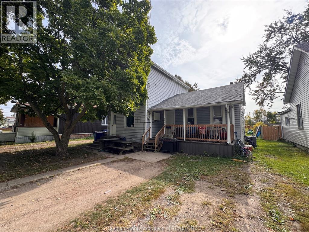 Photo 1 of 6 — 254 PARK STREET, Chatham, ON N7M3S3