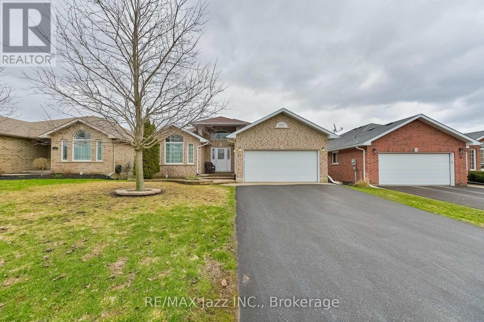 33 ASHWOOD CRESCENT