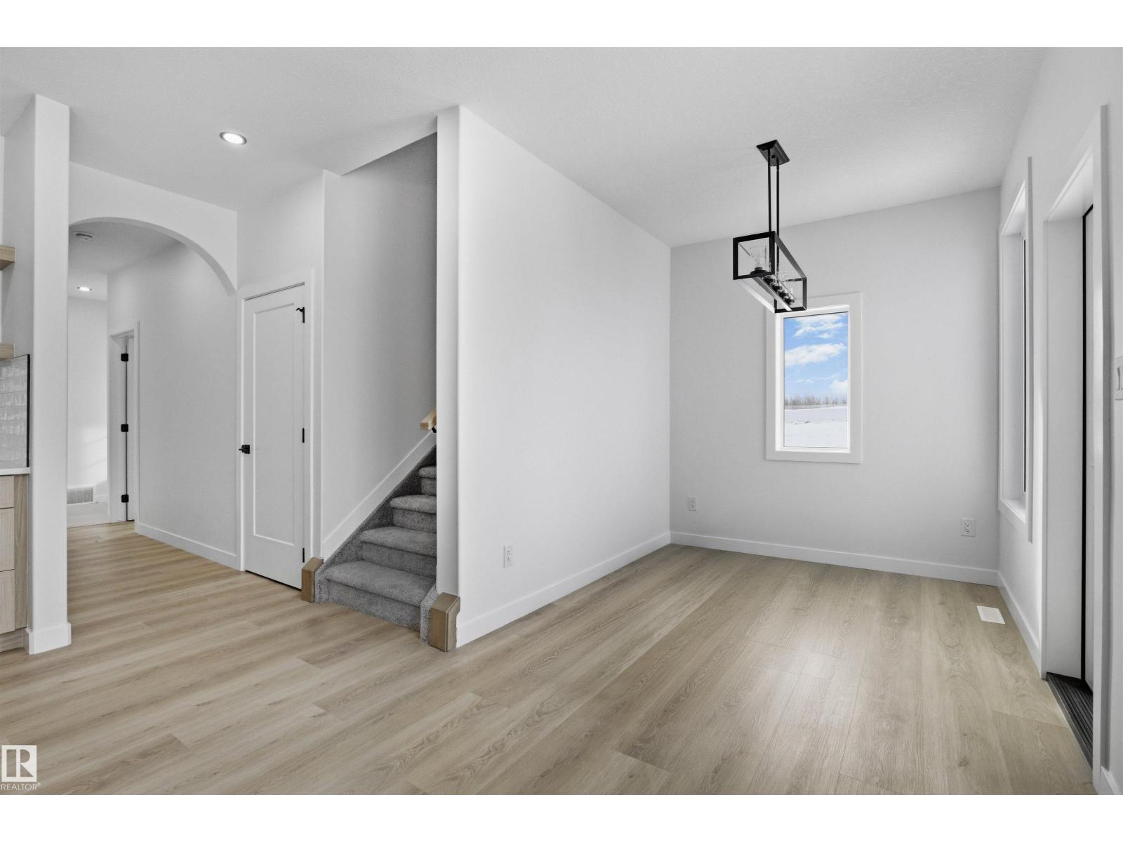 3304 CHICKADEE DR NW