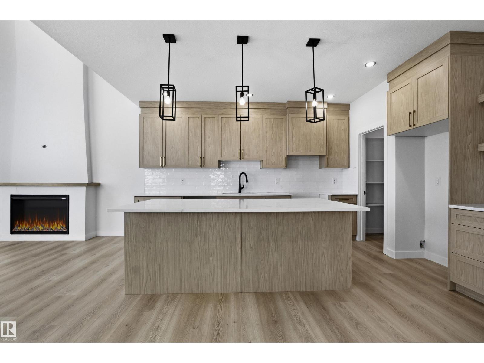 3304 CHICKADEE DR NW