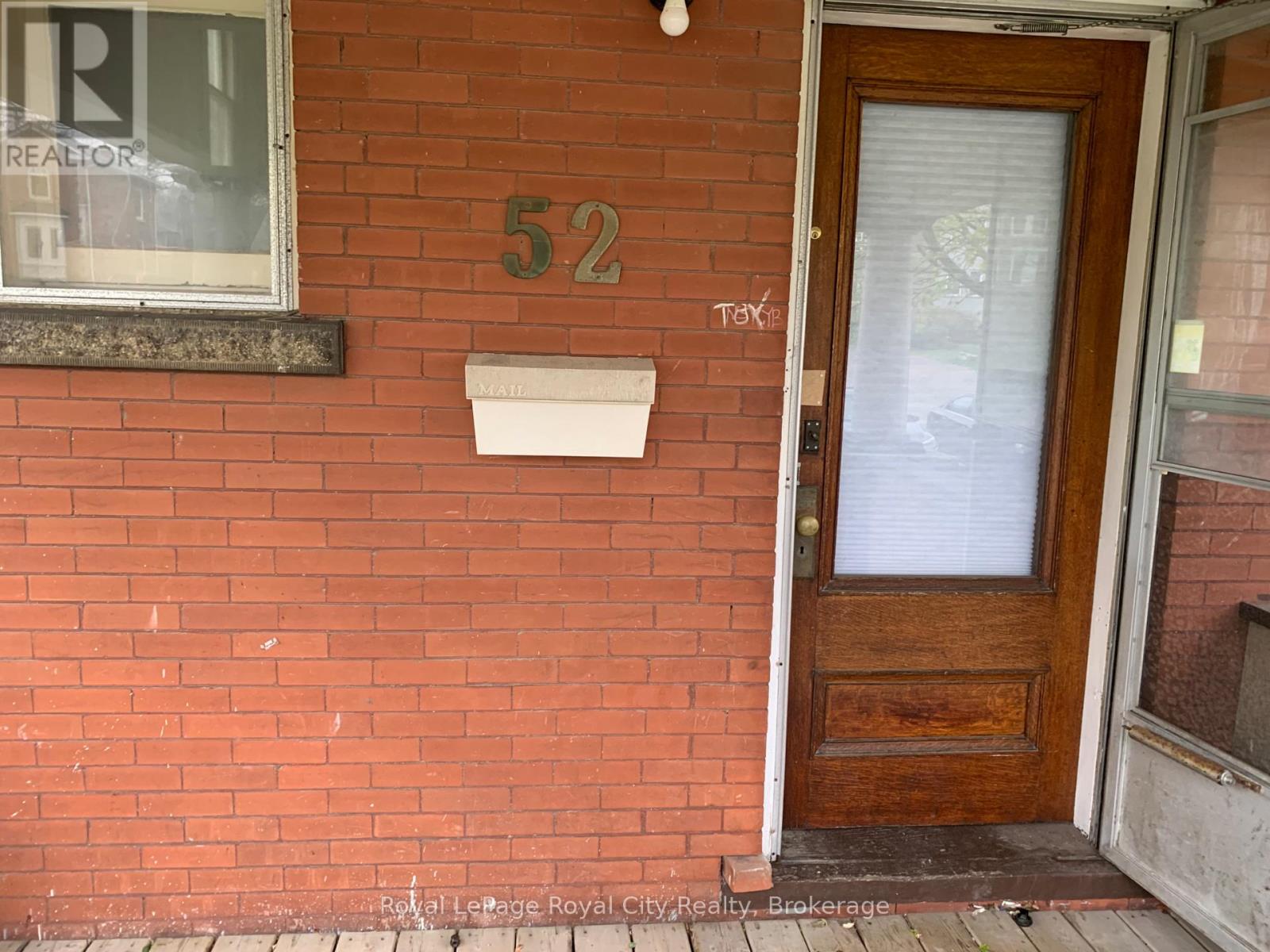 52 WATERLOO AVENUE