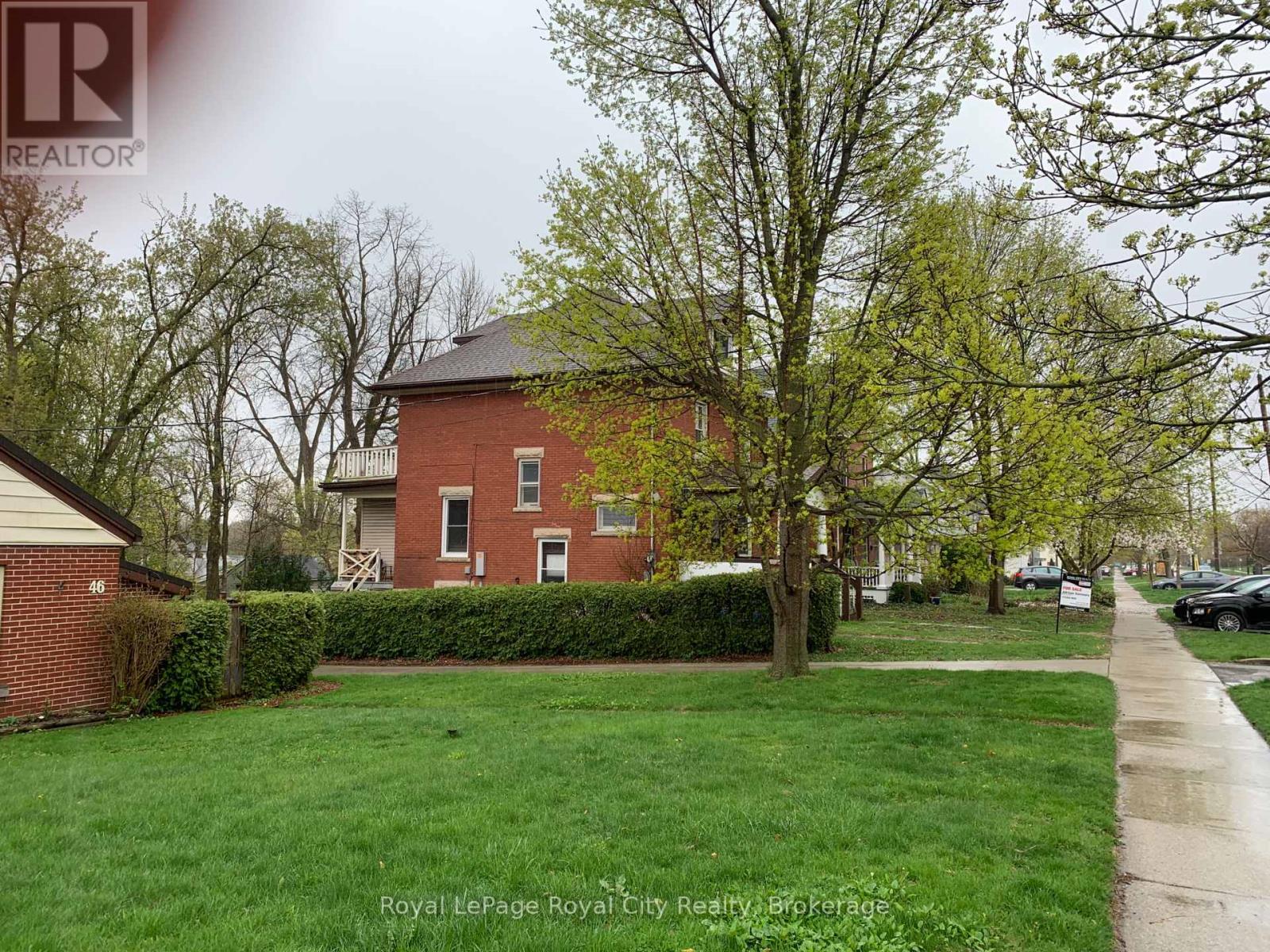 52 WATERLOO AVENUE