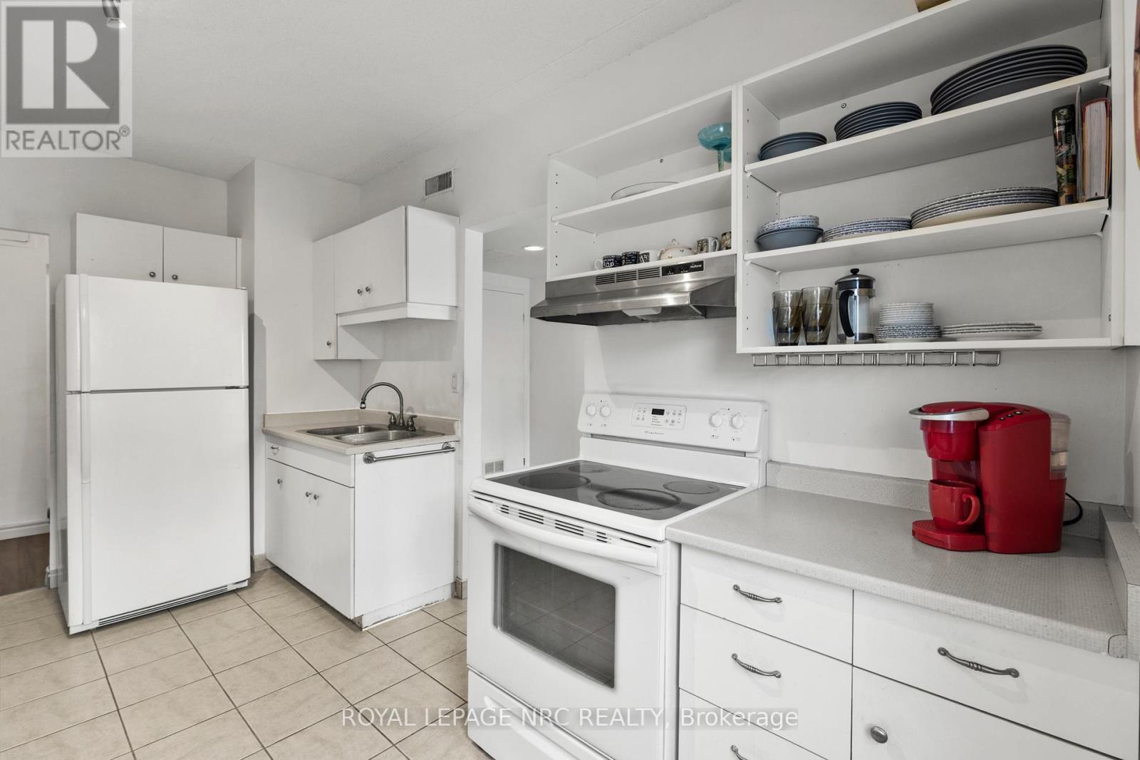 203 - 4872 VALLEY WAY