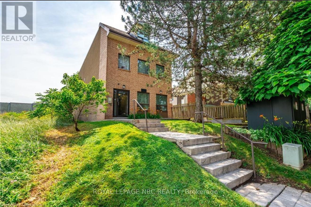 203 - 4872 VALLEY WAY