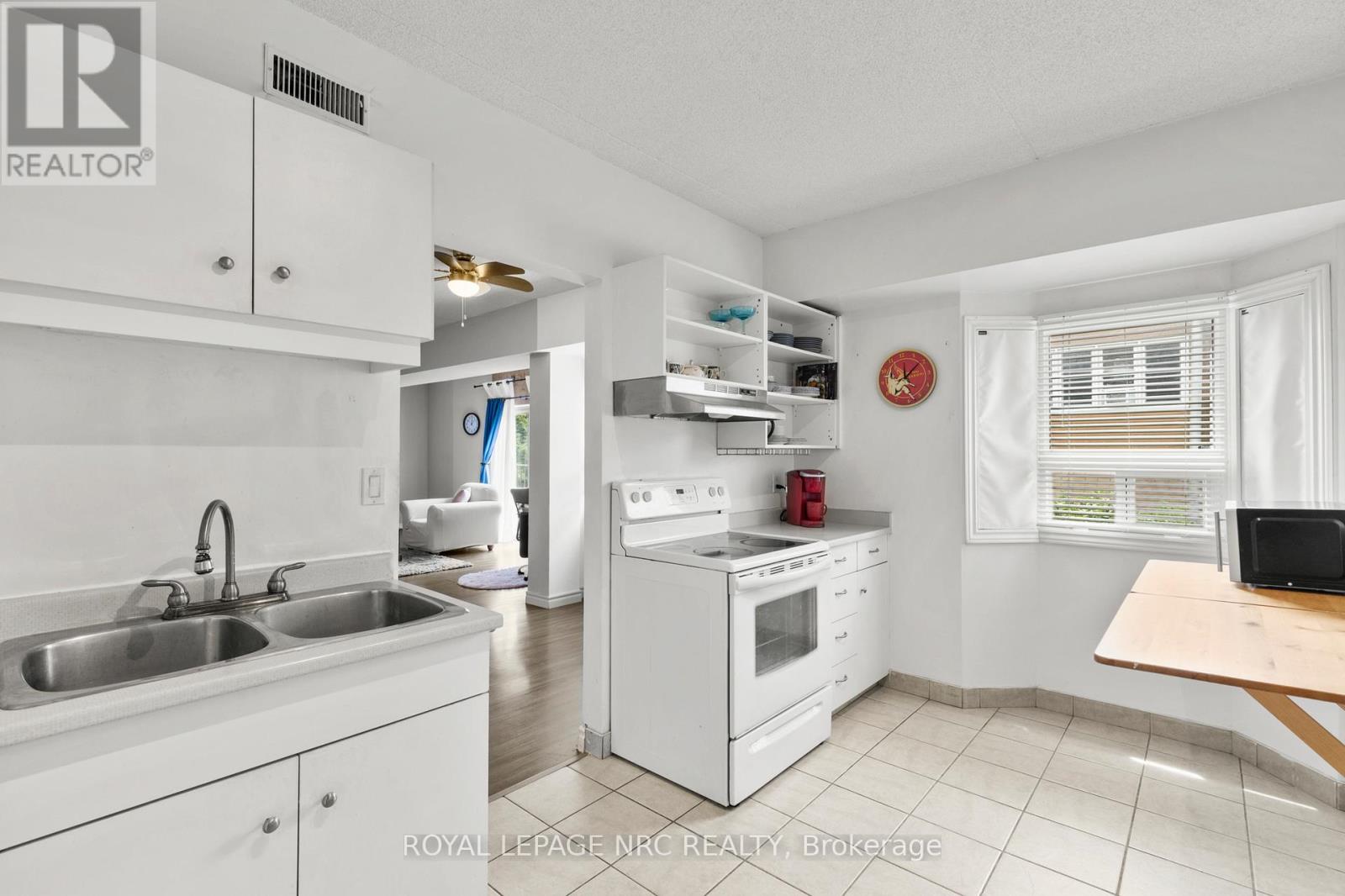 203 - 4872 VALLEY WAY