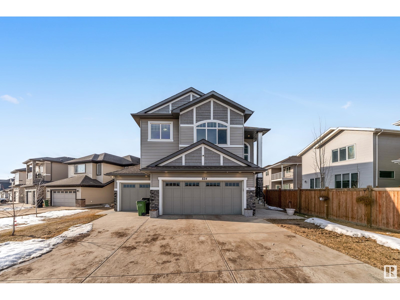 824 34 AV NW