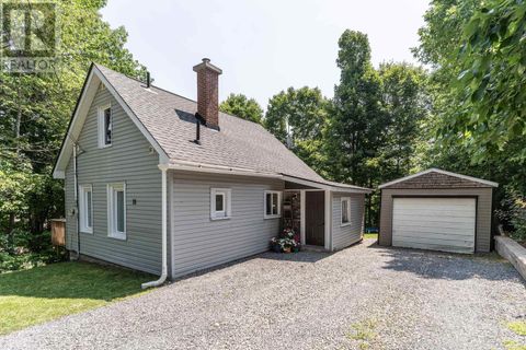 31 FLORENCE STREET W Huntsville (Chaffey) ON P1H1V4