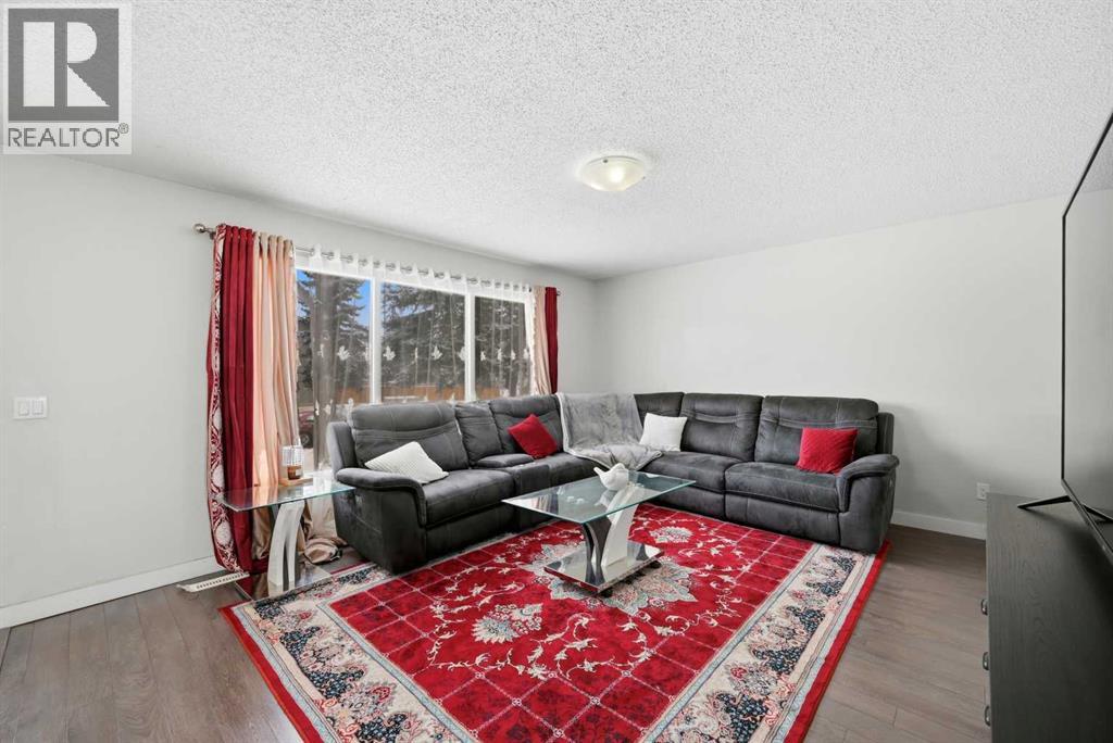 6011 Temple Drive NE