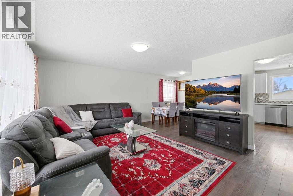 6011 Temple Drive NE