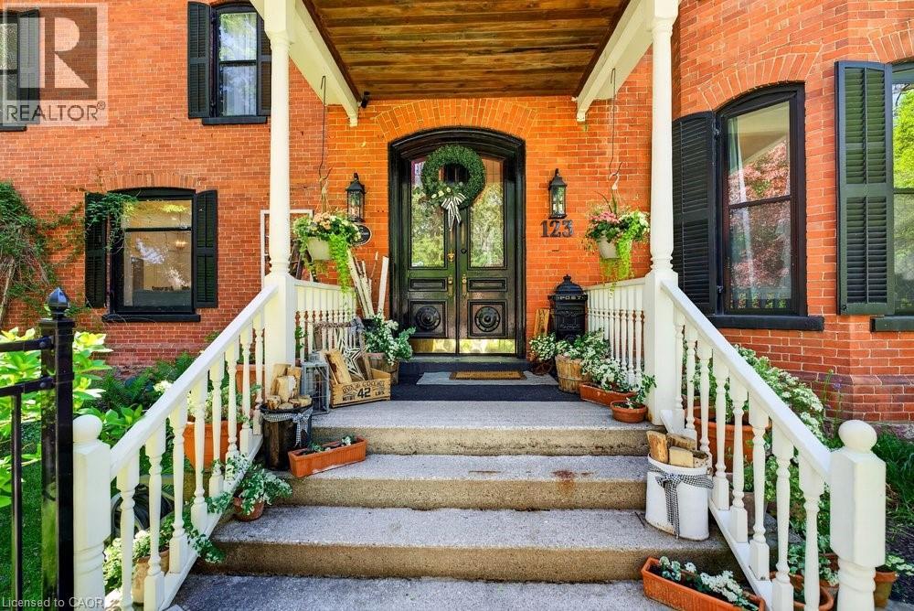 123 MAIN Street W