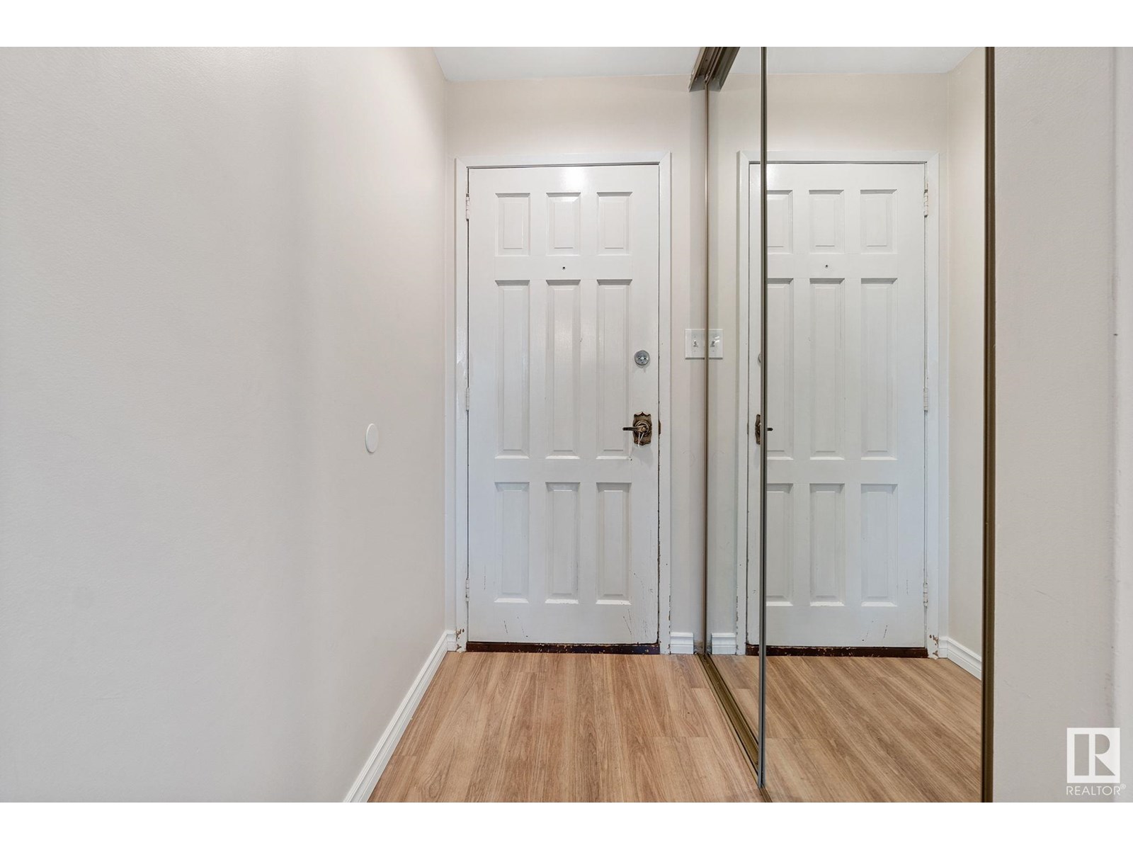 10523 137 AV NW