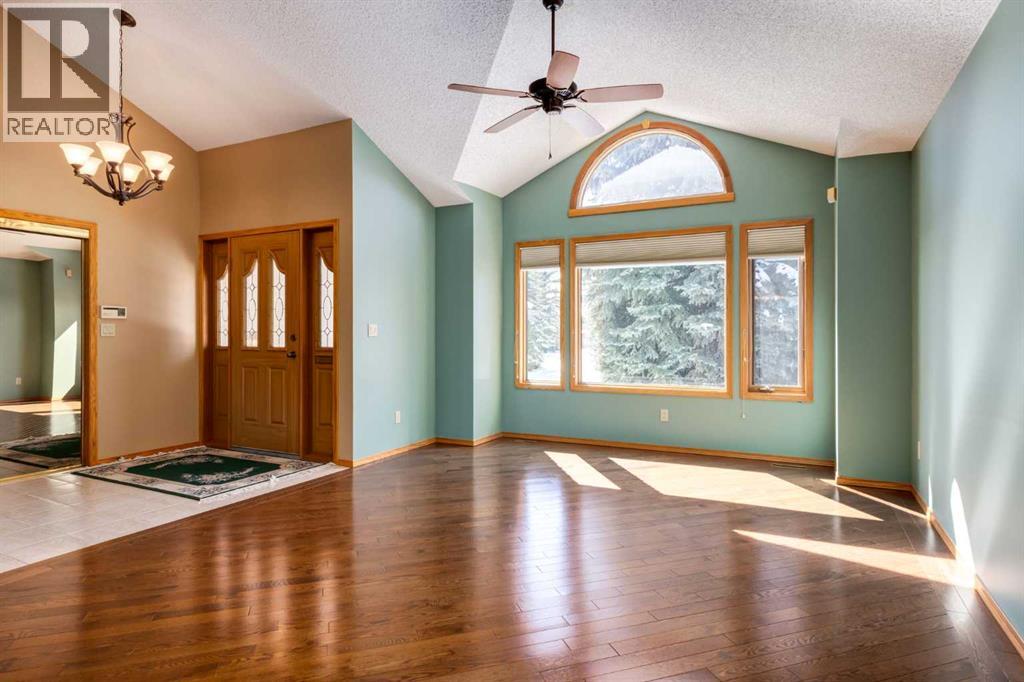 55 Oakmount Court SW