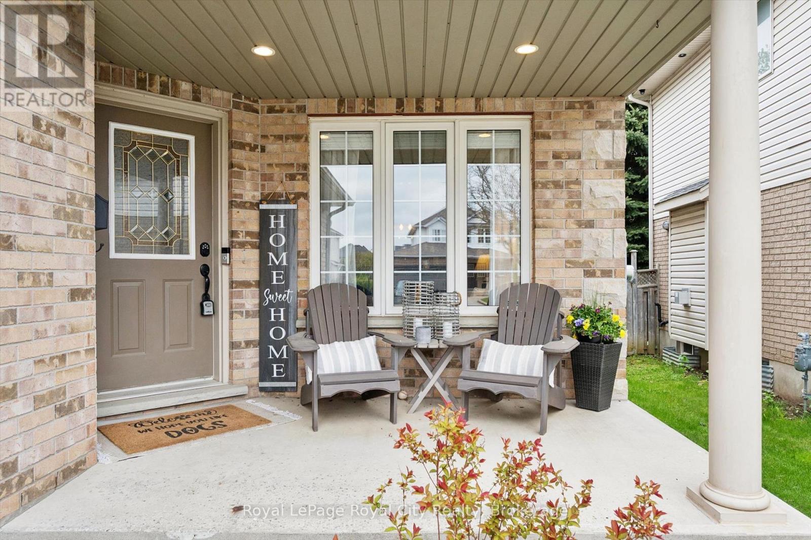 17 CARROLL CRESCENT