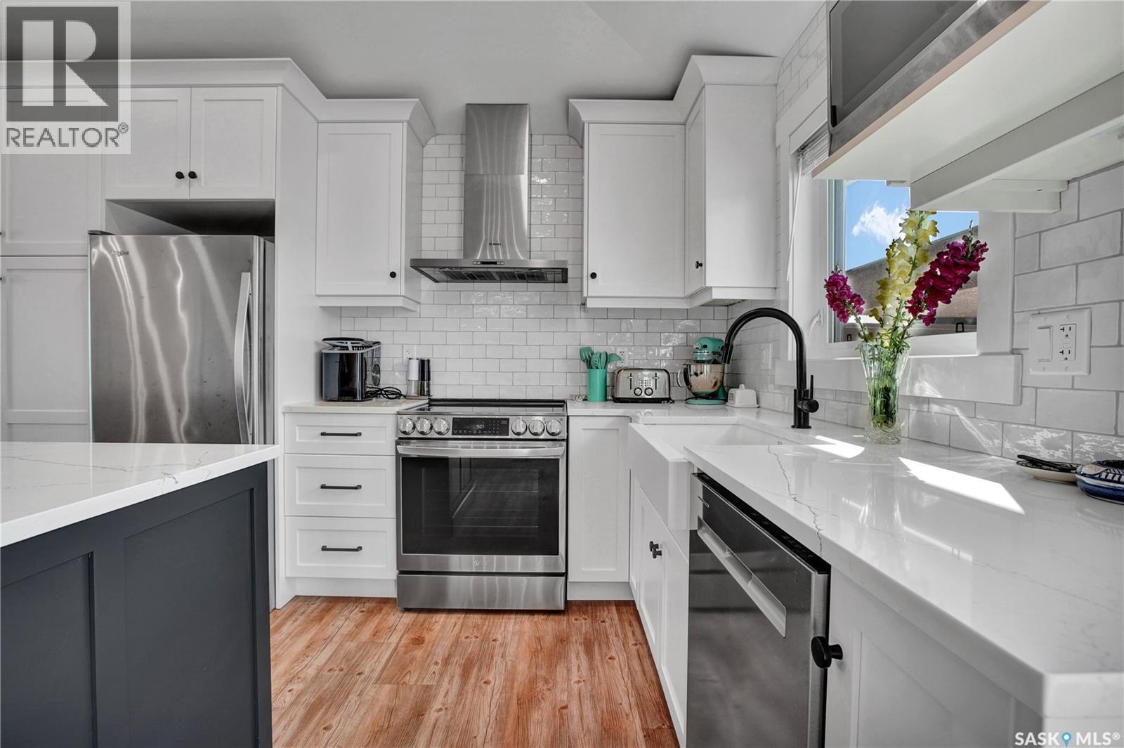 STREE W 605 4th STREET W