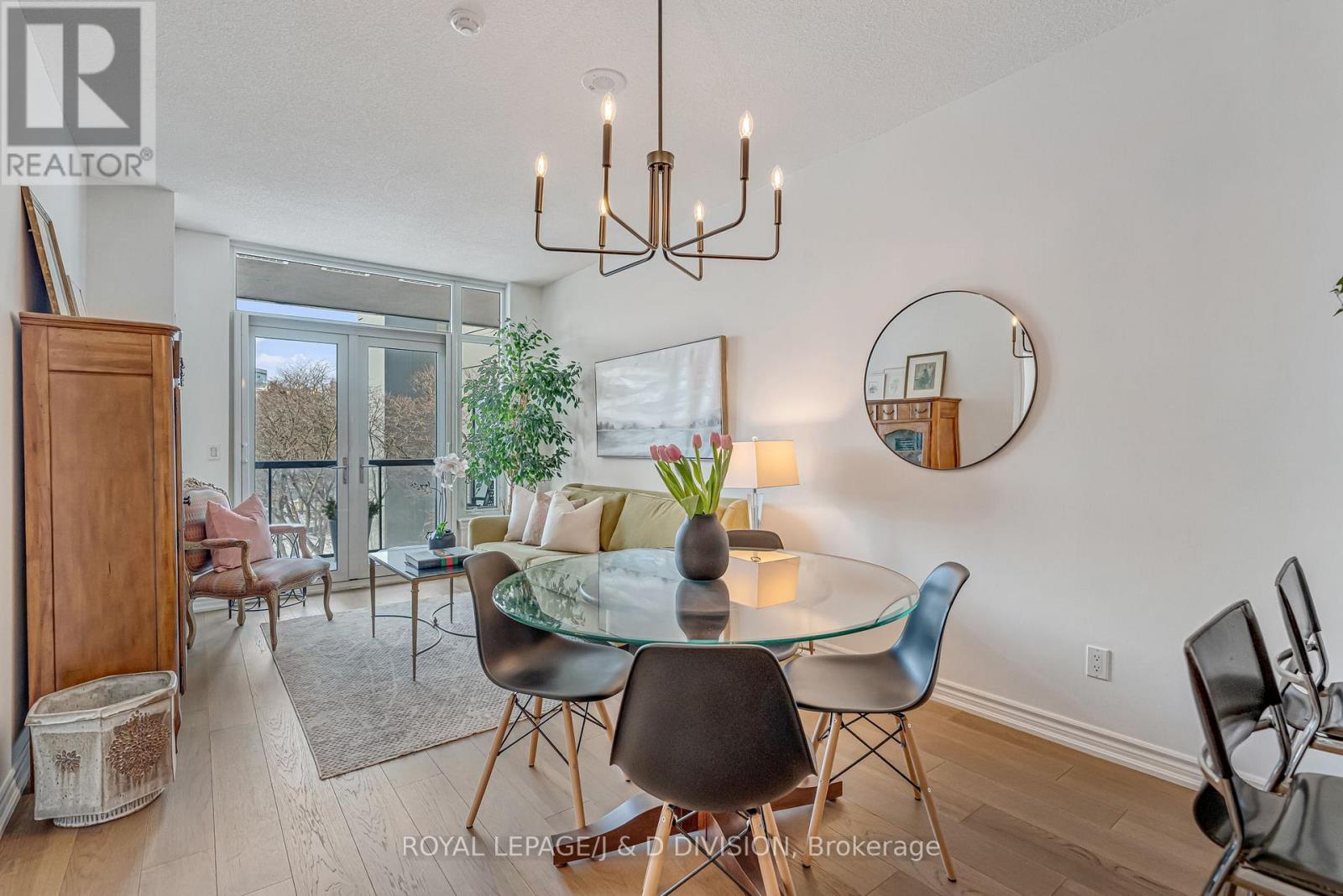 413 - 1135 ROYAL YORK ROAD