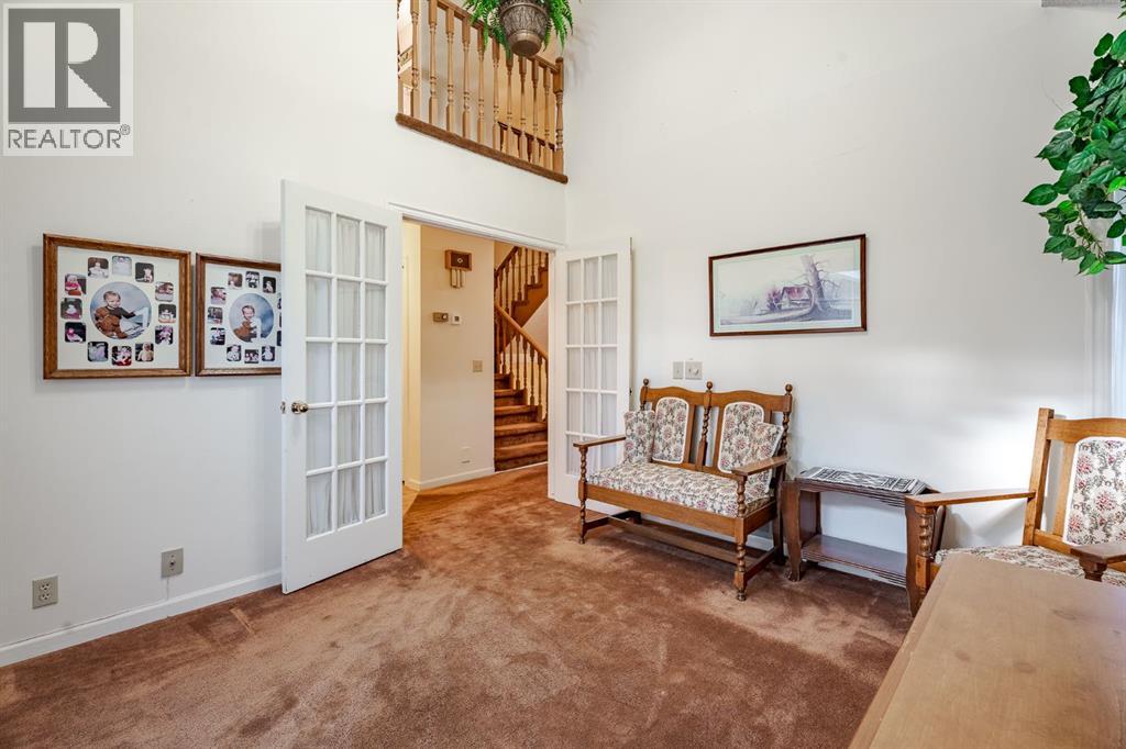 9, 275 Woodridge Drive SW