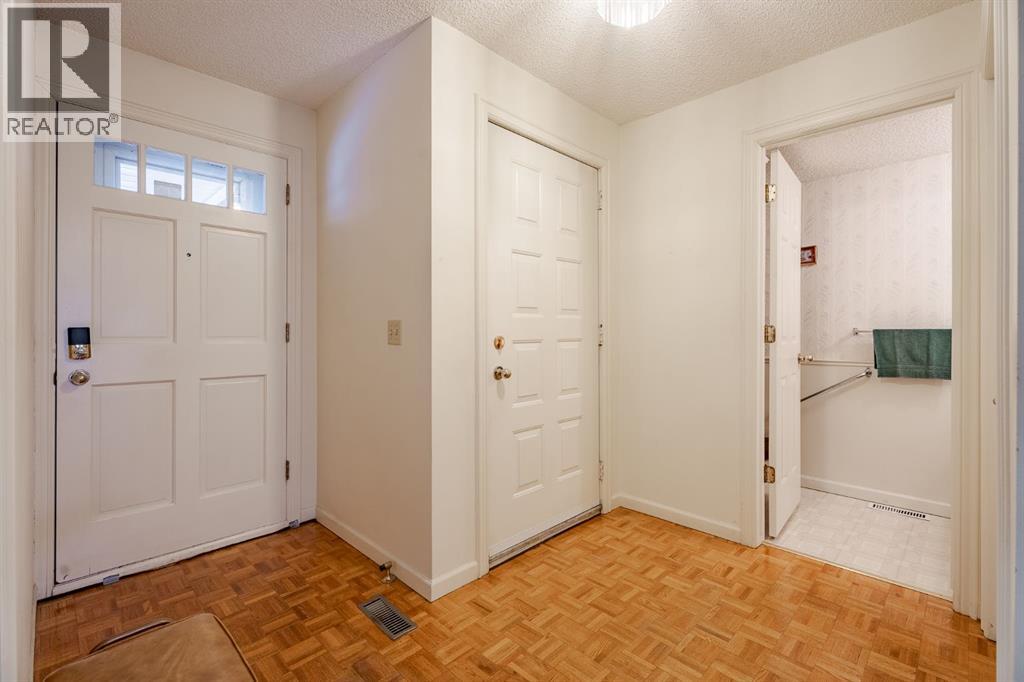 9, 275 Woodridge Drive SW